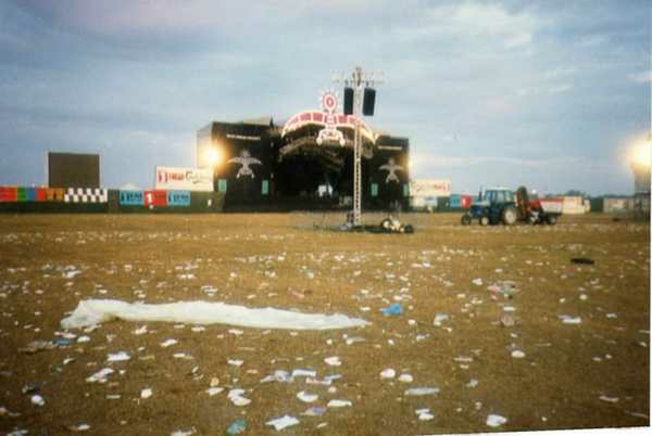 Crowd dancing at an Egebamyasi live show