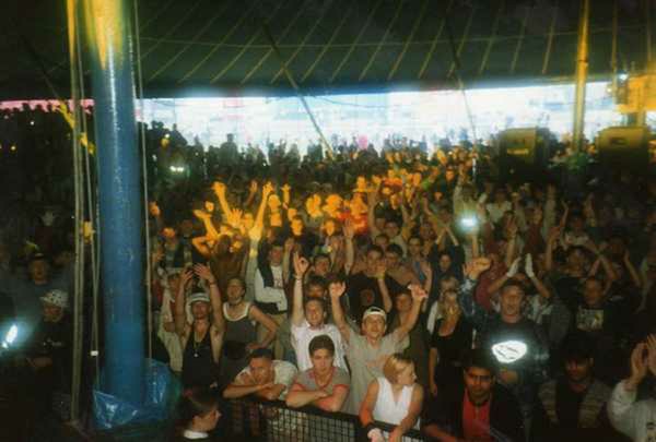 Crowd dancing at an Egebamyasi live show